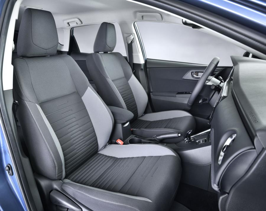  Toyota Auris Hybrid 2015 года  (фото 9 из 31)